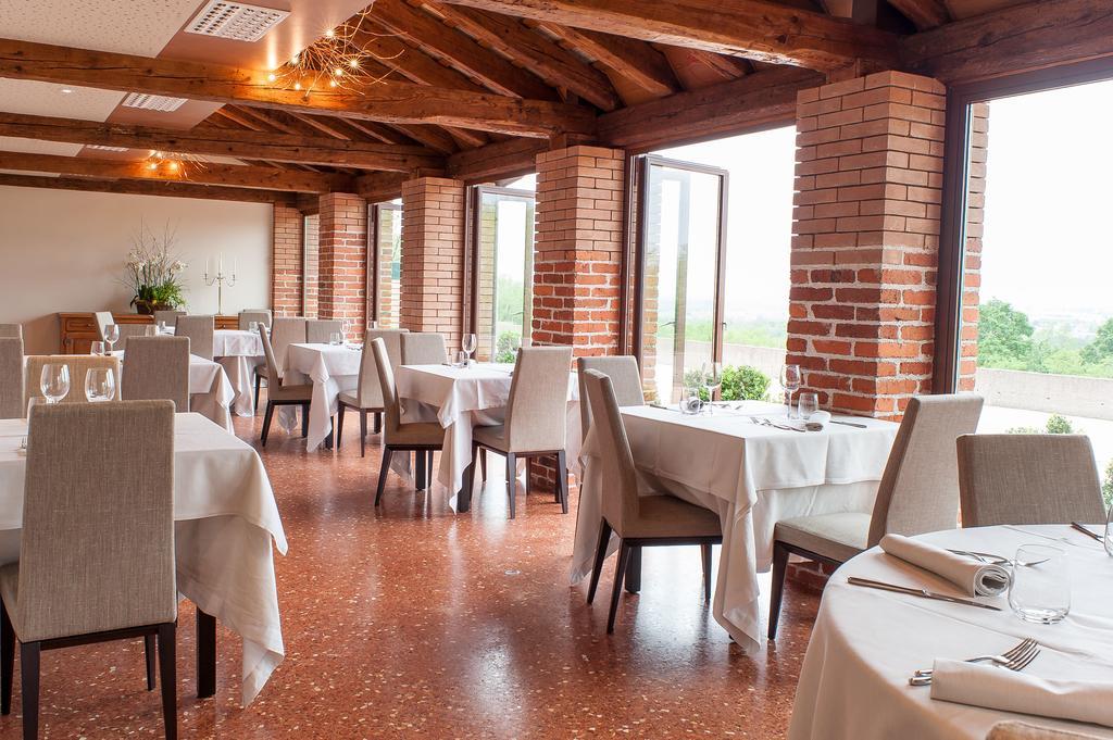 Elliot Osteria E Dormire In Collina Manzano Ngoại thất bức ảnh