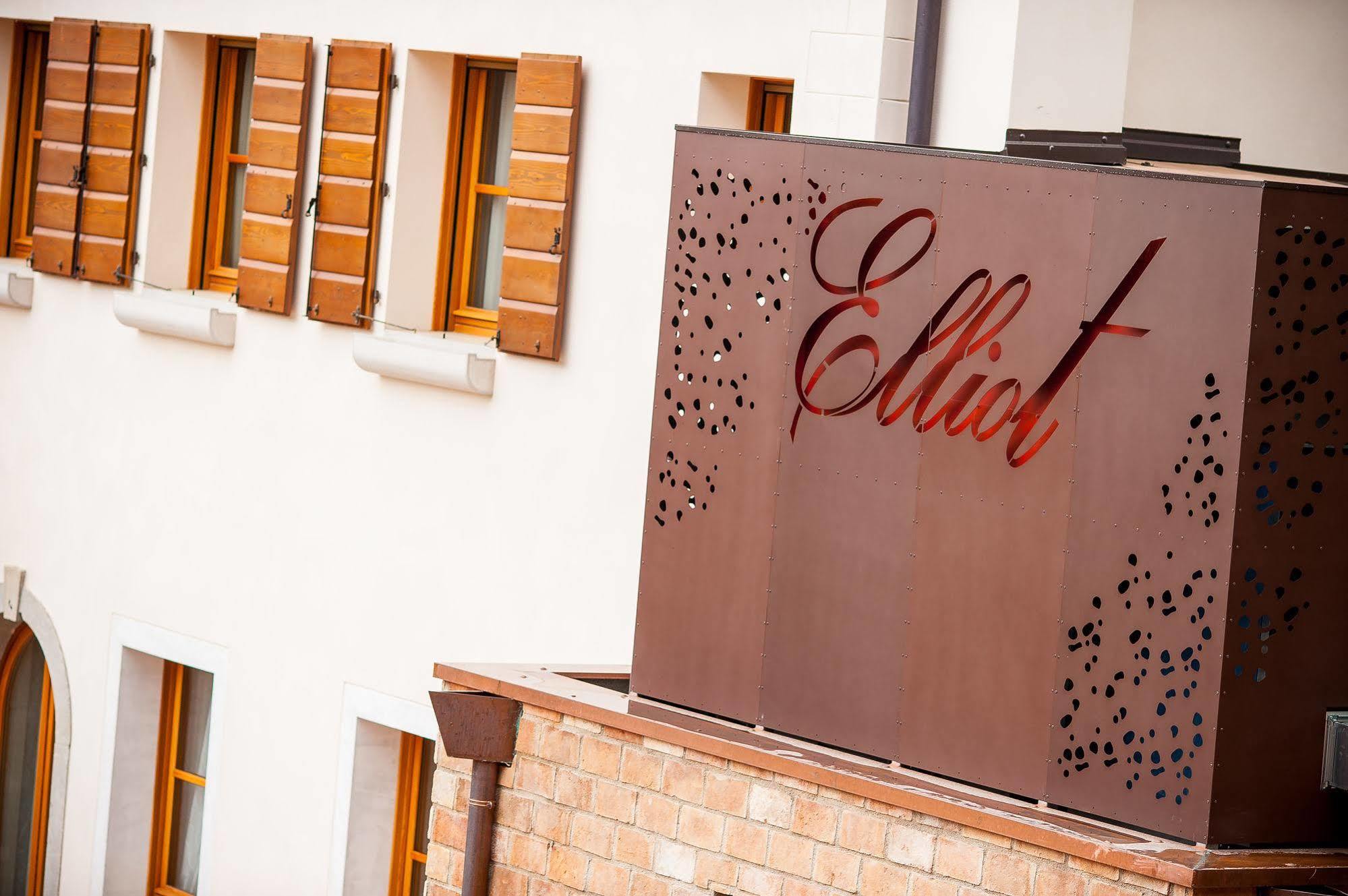Elliot Osteria E Dormire In Collina Manzano Ngoại thất bức ảnh